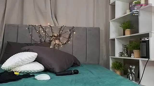 Snapshot of LilCatalia chatting on May 12, 2026, 10:32 am LilCatalia online show from May 12, 2026, 10:32 am