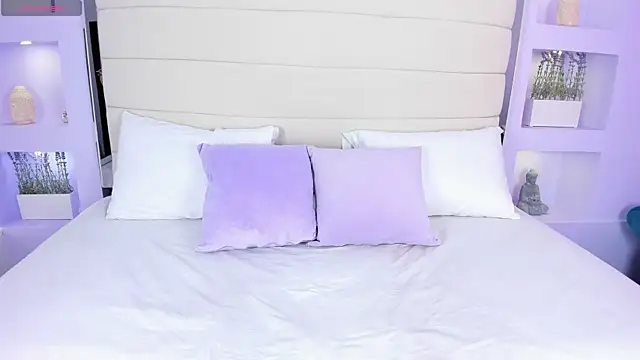 Snapshot of AmyColman_ chatting on February 4, 2026, 12:00 pm AmyColman online show from February 4, 2026, 12:00 pm