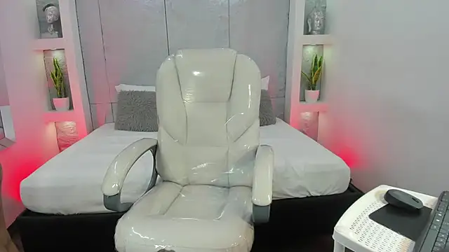 Snapshot of AmyColman_ chatting on November 13, 2025, 11:36 am AmyColman online show from November 13, 2025, 11:36 am