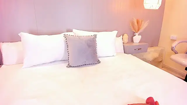 Snapshot of AmyColman_ chatting on April 22, 2026, 12:12 pm AmyColman online show from April 22, 2026, 12:12 pm