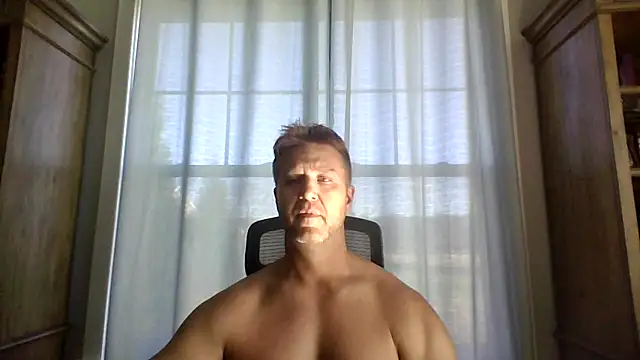 Snapshot of 45andfit1 chatting on November 6, 2025, 3:27 pm 45andfit1 online show from November 6, 2025, 3:27 pm