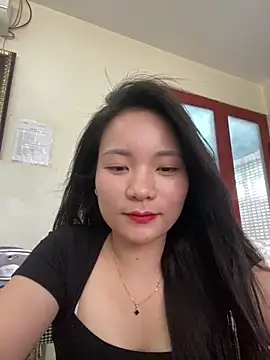 Snapshot of Bee_Yellow00 chatting on June 2, 2026, 6:02 am Bee Yellow00 online show from June 2, 2026, 6:02 am