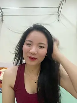 Snapshot of Bee_Yellow00 chatting on May 20, 2026, 4:53 am Bee Yellow00 online show from May 20, 2026, 4:53 am