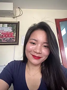 Snapshot of Bee_Yellow00 chatting on April 20, 2026, 2:47 am Bee Yellow00 online show from April 20, 2026, 2:47 am