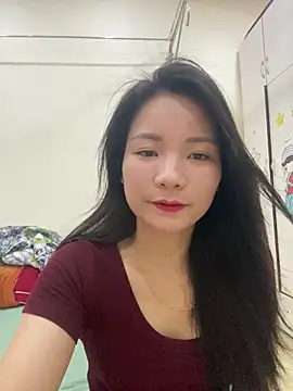 Snapshot of Bee_Yellow00 chatting on May 8, 2026, 4:38 am Bee Yellow00 online show from May 8, 2026, 4:38 am