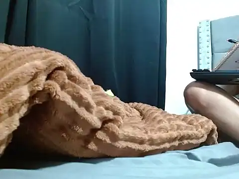 Snapshot of CeleneOrtiz chatting on December 17, 2025, 12:04 am CeleneOrtiz online show from December 17, 2025, 12:04 am