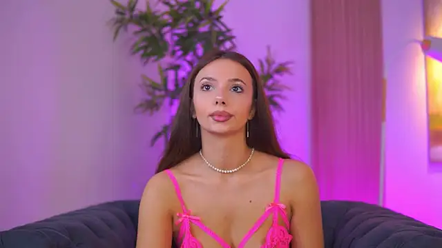 Snapshot of Aisha_Bee chatting on April 16, 2026, 9:32 am Aisha Bee online show from April 16, 2026, 9:32 am