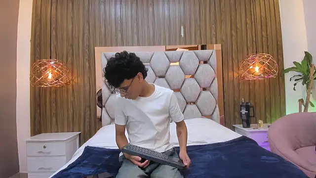 adams bobby online show from June 8, 2026, 11:33 am