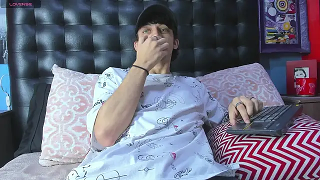 Snapshot of Khalid16_ chatting on November 7, 2025, 1:48 pm Khalid16 online show from November 7, 2025, 1:48 pm