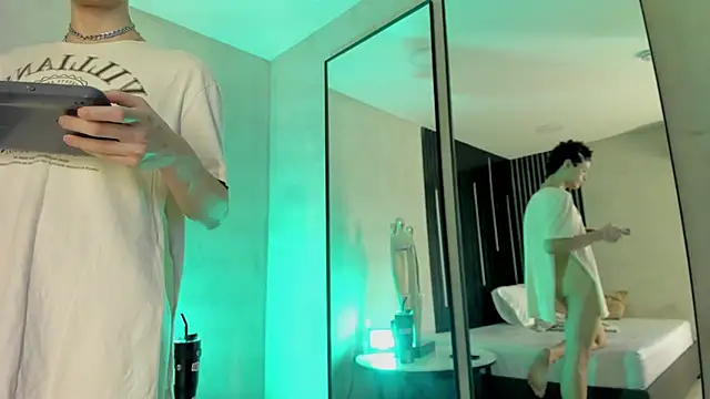 Snapshot of Val_Guerra chatting on November 6, 2025, 5:22 am Val Guerra online show from November 6, 2025, 5:22 am