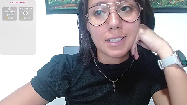 Snapshot of LunaaMorena chatting on May 20, 2026, 2:03 pm LunaaMorena online show from May 20, 2026, 2:03 pm