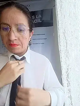 Snapshot of Valentina--1 chatting on January 12, 2026, 12:23 pm Valentina--1 online show from January 12, 2026, 12:23 pm