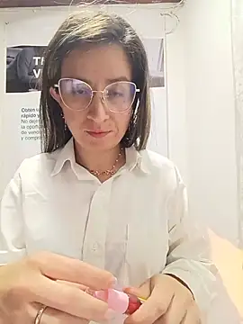 Snapshot of Valentina--1 chatting on May 18, 2026, 9:58 am Valentina--1 online show from May 18, 2026, 9:58 am
