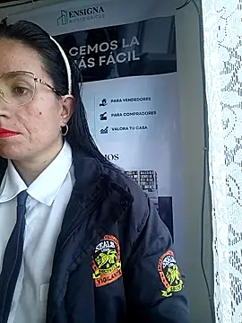 Snapshot of Valentina--1 chatting on January 14, 2026, 12:20 pm Valentina--1 online show from January 14, 2026, 12:20 pm