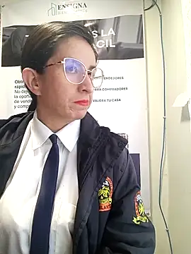 Snapshot of Valentina--1 chatting on February 12, 2026, 12:05 pm Valentina--1 online show from February 12, 2026, 12:05 pm