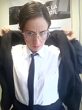 Snapshot of Valentina--1 chatting on February 20, 2026, 11:56 am Valentina--1 online show from February 20, 2026, 11:56 am