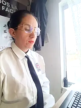 Snapshot of Valentina--1 chatting on December 22, 2025, 11:54 am Valentina--1 online show from December 22, 2025, 11:54 am