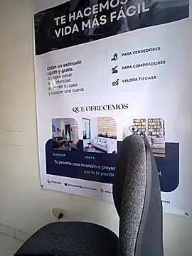 Snapshot of Valentina--1 chatting on December 19, 2025, 12:07 pm Valentina--1 online show from December 19, 2025, 12:07 pm