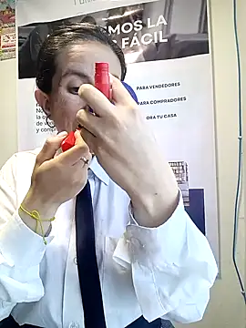 Snapshot of Valentina--1 chatting on February 4, 2026, 12:00 pm Valentina--1 online show from February 4, 2026, 12:00 pm