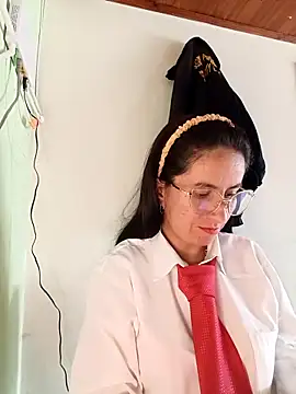Snapshot of Valentina--1 chatting on October 27, 2025, 3:35 pm Valentina--1 online show from October 27, 2025, 3:35 pm