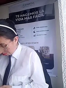 Snapshot of Valentina--1 chatting on January 9, 2026, 2:57 pm Valentina--1 online show from January 9, 2026, 2:57 pm