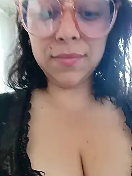 Caroline-17 online show from November 29, 2025, 6:19 pm