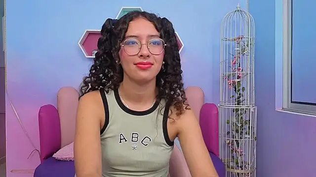 Snapshot of Sasha-Monroe chatting on November 2, 2025, 11:54 pm Sasha-Monroe online show from November 2, 2025, 11:54 pm