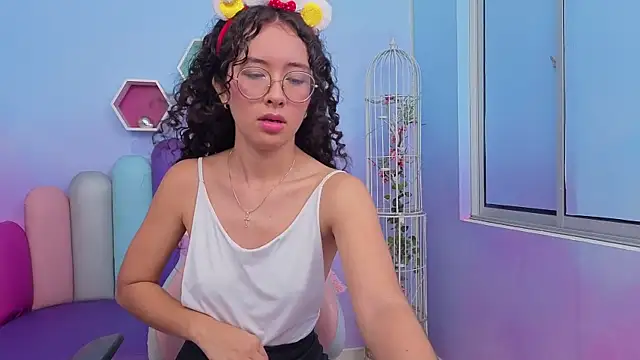 Snapshot of Sasha-Monroe chatting on December 15, 2025, 11:53 pm Sasha-Monroe online show from December 15, 2025, 11:53 pm