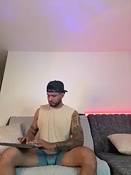 AUSTINN TORRES online show from March 10, 2026, 12:58 am