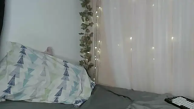 Snapshot of angelicahotparis18 chatting on December 4, 2025, 1:04 am angelicahotparis18 online show from December 4, 2025, 1:04 am