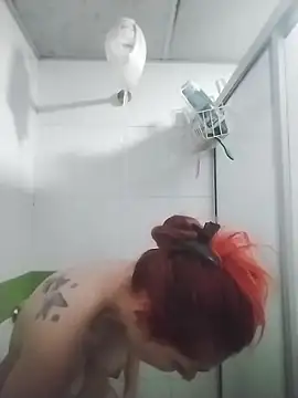 Snapshot of EmilyyRed chatting on December 4, 2025, 6:07 pm EmilyyRed online show from December 4, 2025, 6:07 pm