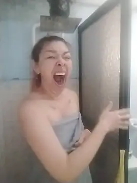 Snapshot of EmilyyRed chatting on November 27, 2025, 4:29 pm EmilyyRed online show from November 27, 2025, 4:29 pm