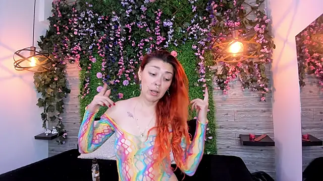 Snapshot of EmilyyRed chatting on November 8, 2025, 9:07 pm EmilyyRed online show from November 8, 2025, 9:07 pm