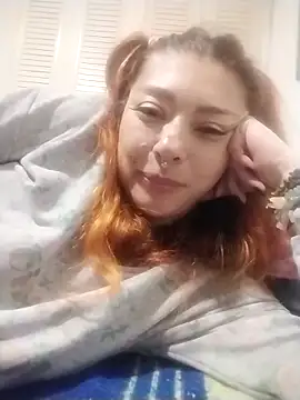 Snapshot of EmilyyRed chatting on November 29, 2025, 4:23 am EmilyyRed online show from November 29, 2025, 4:23 am