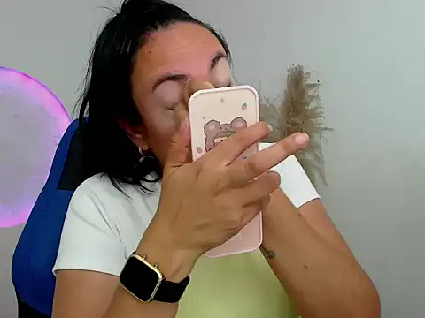 Yadis hot online show from November 15, 2025, 8:57 pm