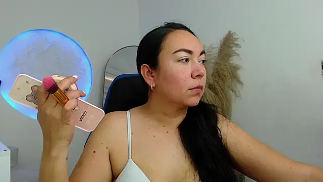 Yadis hot online show from November 6, 2025, 8:35 pm