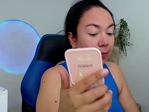 Yadis hot online show from November 28, 2025, 8:42 pm