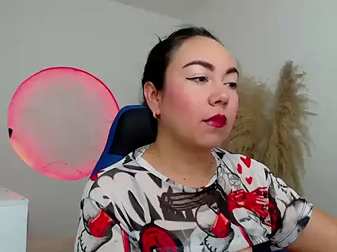 Yadis hot online show from November 18, 2025, 8:56 pm