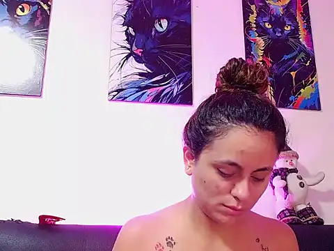 Caroline Jons online show from November 24, 2025, 1:33 pm