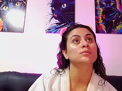 Caroline Jons online show from November 1, 2025, 10:53 am