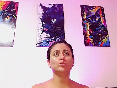 Caroline Jons online show from November 5, 2025, 1:58 pm