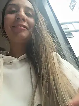 sarah honey   online show from November 24, 2025, 3:01 pm