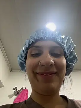 sarah honey   online show from December 2, 2025, 3:19 am