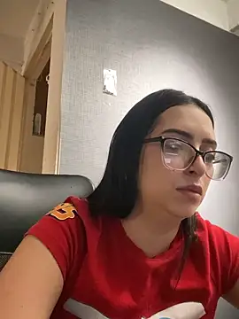 Snapshot of Kloe_Novoa chatting on February 12, 2026, 1:33 pm Kloe Novoa online show from February 12, 2026, 1:33 pm