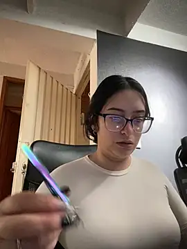 Snapshot of Kloe_Novoa chatting on February 11, 2026, 1:33 pm Kloe Novoa online show from February 11, 2026, 1:33 pm