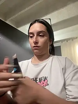 Snapshot of Kloe_Novoa chatting on December 17, 2025, 1:05 pm Kloe Novoa online show from December 17, 2025, 1:05 pm