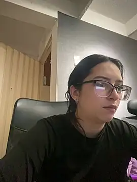 Snapshot of Kloe_Novoa chatting on February 13, 2026, 1:33 pm Kloe Novoa online show from February 13, 2026, 1:33 pm