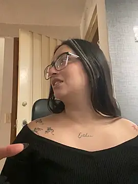 Snapshot of Kloe_Novoa chatting on February 19, 2026, 1:41 pm Kloe Novoa online show from February 19, 2026, 1:41 pm