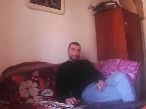 Snapshot of alin42xx chatting on November 7, 2025, 8:30 am alin42xx online show from November 7, 2025, 8:30 am