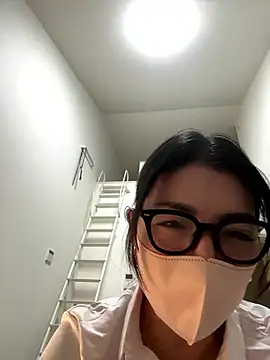 akimix xoxo online show from November 10, 2025, 2:33 pm